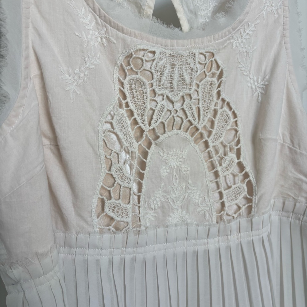 American Eagle Outfitters Cream Sleeveless Pleated Blouse, Size Small - Picture 3 of 3